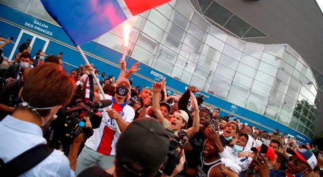 Los hinchas del Barcelona en contra el fichaje de Messi por PSG.