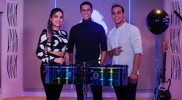 Emocionados por trabajar con conocido productor. Emocionados por trabajar con conocido productor.