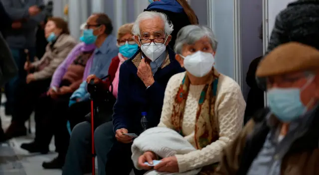 Chile cuenta con más del 82 % de su población completamente inmunizada contra el coronavirus. Chile cuenta con más del 82 % de su población completamente inmunizada contra el coronavirus.