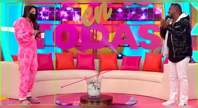 Rebeca Escribens aparece en pijama y babuchas en Estás en todas