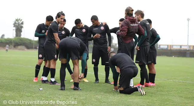 Universitario trabajo intenso que solo le vale ganar a su tradicional rival Alianza Lima.