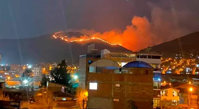 Incendio se observa desde la ciudad. Incendio se observa desde la ciudad.
