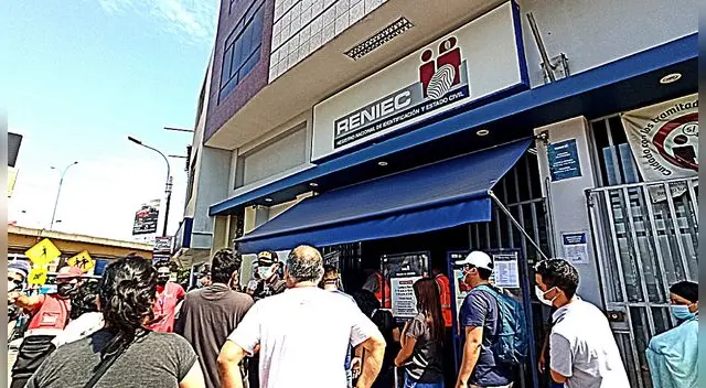 Menores de hasta 8 meses de edad podrán recoger el DNI su padre de familia o apoderado. Menores de hasta 8 meses de edad podrán recoger el DNI su padre de familia o apoderado.