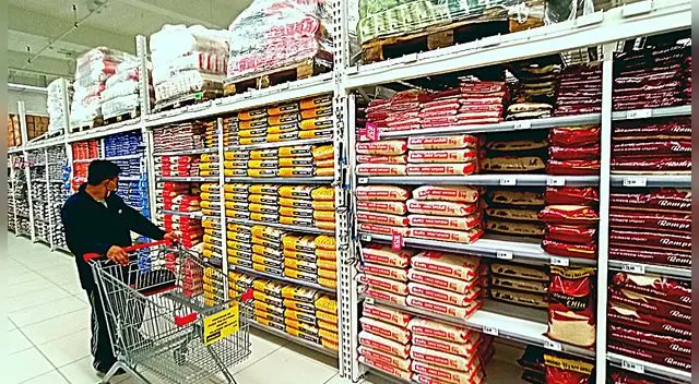 Pedro Castillo fue consultado sobre el alza de dólar, gas, aceite y otros alimentos de primera necesidad. Pedro Castillo fue consultado sobre el alza de dólar, gas, aceite y otros alimentos de primera necesidad.