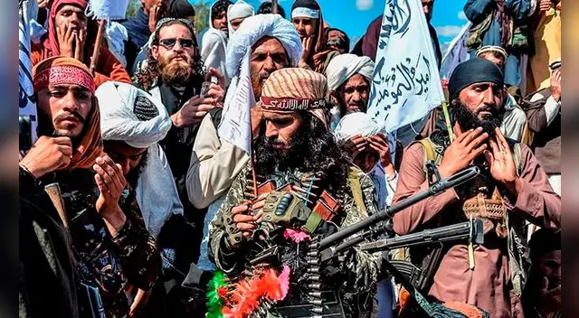 Tras la imparable invasión, cientos de efectivos del Ejército afgano se rindieron ante los talibanes cerca de la ciudad de Kunduz, también en el norte del país. Foto: AFP/Referencial Tras la imparable invasión, cientos de efectivos del Ejército afgano se rindieron ante los talibanes cerca de la ciudad de Kunduz, también en el norte del país. Foto: AFP/Referencial