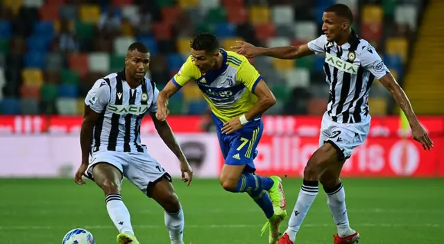 Cristiano Ronaldo ingresó con muchas ganas  pero el VAR le negó un gol.