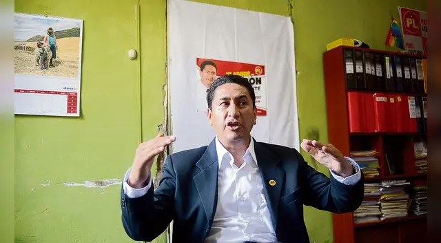 Vladimir Cerrón aseguró que el congreso busca la vacancia a Pedro Castillo Vladimir Cerrón aseguró que el congreso busca la vacancia a Pedro Castillo