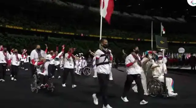 Efraín Sotacuro y Angélica Espinoza fueron los abanderados por Perú.