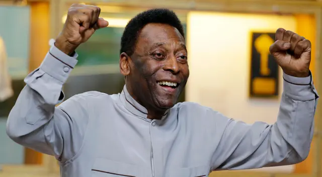 El legendario jugador de fútbol Pelé está organizando una subasta con artículos autografiados. El legendario jugador de fútbol Pelé está organizando una subasta con artículos autografiados.