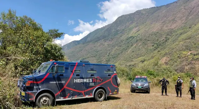 Vehículo de caudales fue hallado abandonado en la zona de Inkatambo, provincia de Urubamba Vehículo de caudales fue hallado abandonado en la zona de Inkatambo, provincia de Urubamba