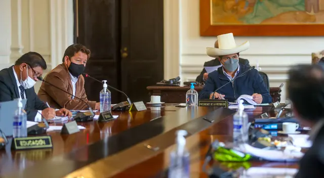 Ministros cuestionados rumbo al choque con el Congreso Ministros cuestionados rumbo al choque con el Congreso