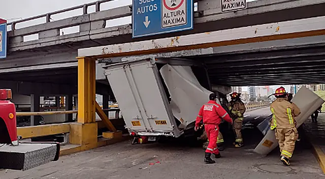 Chofer del vehículo no respetó señalización. Chofer del vehículo no respetó señalización.