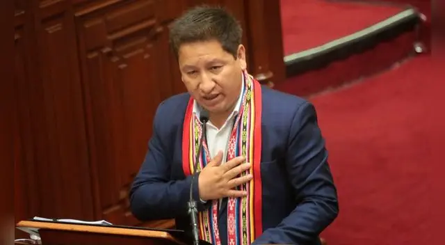 Guido Bellido y la traducción de lo que dijo en quechua en su discurso ante el Parlamento. (Foto: PCM) Guido Bellido y la traducción de lo que dijo en quechua en su discurso ante el Parlamento. (Foto: PCM)