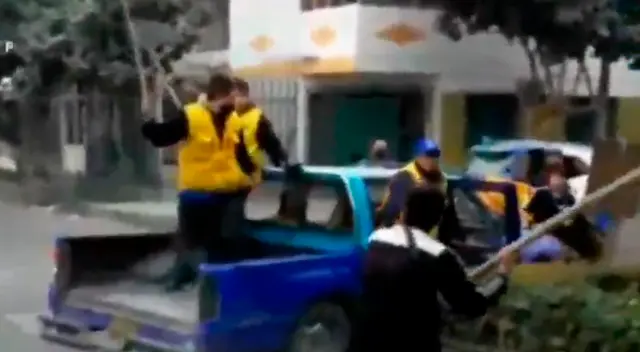 Pelea entre fiscalizadores y mototaxistas dejó a la unidad de la municipalidad con graves daños.