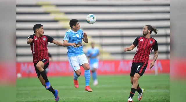 Irven Avila fue el mejor jugador de Cristal y fue participe del gol de la victoria de Liza. Irven Avila fue el mejor jugador de Cristal y fue participe del gol de la victoria de Liza.