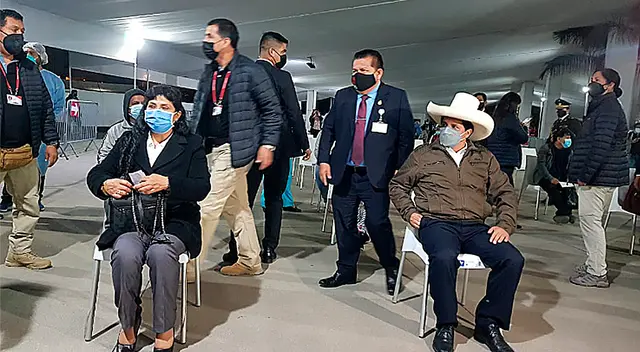 Mandatario y su esposa asistieron a la sexta vacunatón. Mandatario y su esposa asistieron a la sexta vacunatón.