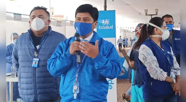 Mario Carhuapoma, presidente de Essalud, condujo ebrio, chocó un auto