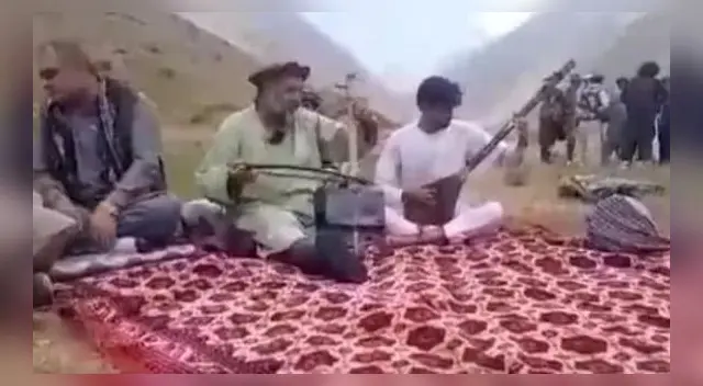 Talibanes matan a tiros a un cantante folk con el que habían tomado el té antes. Foto: Twitter Talibanes matan a tiros a un cantante folk con el que habían tomado el té antes. Foto: Twitter