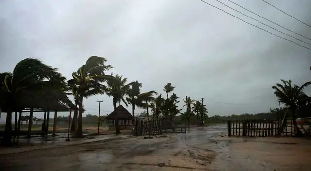 Autoridades toman cartas en el asunto y empiezan las evacuaciones. Autoridades toman cartas en el asunto y empiezan las evacuaciones.