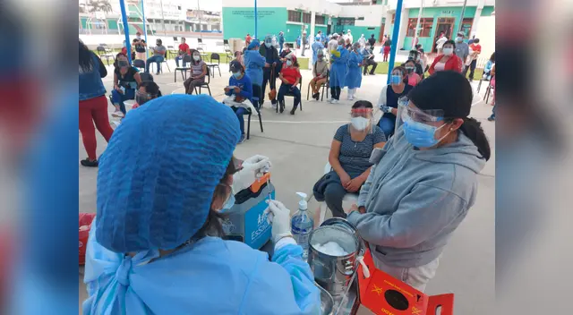 Vacunación continúa desarrollándose en 28 vacunatorios de Lima y Callao.