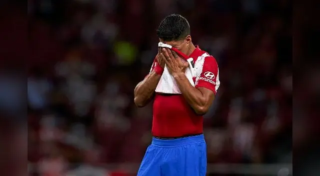 Luis Suárez tiene molestias en la pierna izquierda y es duda en selección uruguaya. Luis Suárez tiene molestias en la pierna izquierda y es duda en selección uruguaya.