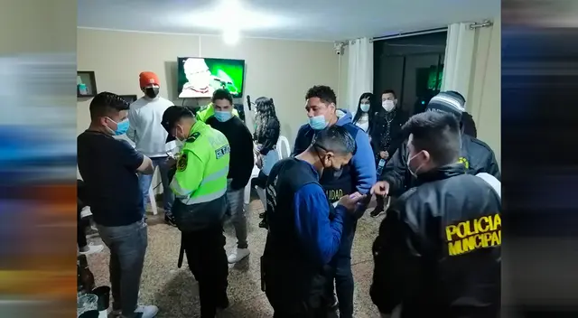 Jóvenes celebraban fiesta Covid.