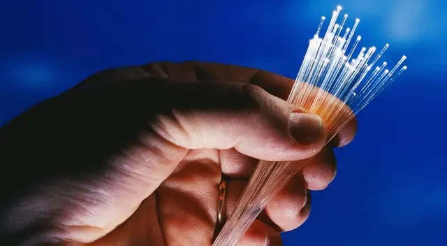 Fibra óptica vs. Cable coaxial Fibra óptica vs. Cable coaxial