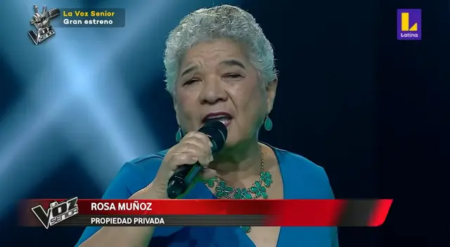 Participante de La Voz Senior llora al ver a su hijo.