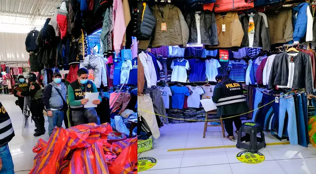 Los comerciantes vendían las prendas como si fueran de marcas reconocidas Los comerciantes vendían las prendas como si fueran de marcas reconocidas