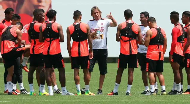 Ricardo Gareca cambió a último momento el once que parará frente a Uruguay. Ricardo Gareca cambió a último momento el once que parará frente a Uruguay.