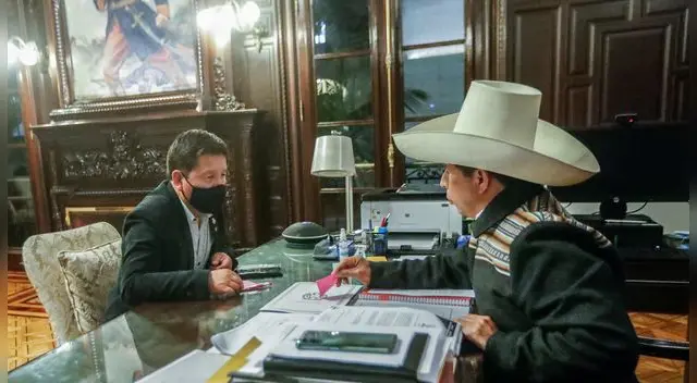 Pedro Castillo se dejó ver en una reunión con el premier Guido Bellido.