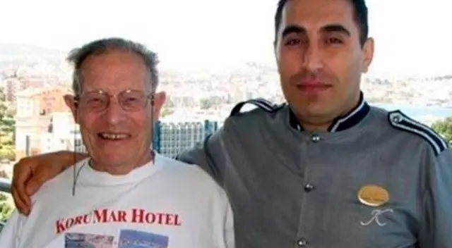 El botones Taskin Dasdan y el turista británico Charles George Courtney. El botones Taskin Dasdan y el turista británico Charles George Courtney.