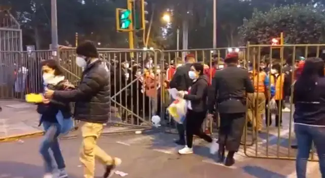 Hinchas ingresaron poco a poco al Estadio Nacional para ver el Perú vs Uruguay por Eliminatorias Qatar 2022. Hinchas ingresaron poco a poco al Estadio Nacional para ver el Perú vs Uruguay por Eliminatorias Qatar 2022.