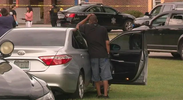 Al parecer uno de sus padres los dejó accidentalmente en el automóvil, pero aún no ha sido confirmado.