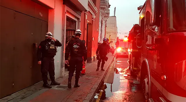 Bomberos controlaron la emergencia pasado una hora de haber ocurrido. Bomberos controlaron la emergencia pasado una hora de haber ocurrido.