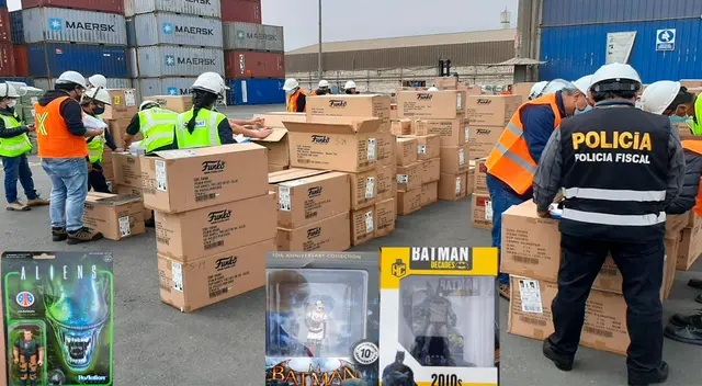 Los agentes PNP en pleno trabajo de incautación Los agentes PNP en pleno trabajo de incautación