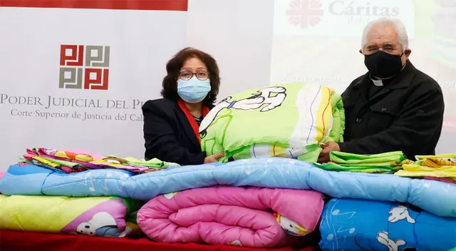 La Magistrada en pleno acto de donación La Magistrada en pleno acto de donación