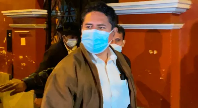 Lanzan alerta en las fronteras para evitar una posible huida de Vladimir Cerrón. Lanzan alerta en las fronteras para evitar una posible huida de Vladimir Cerrón.