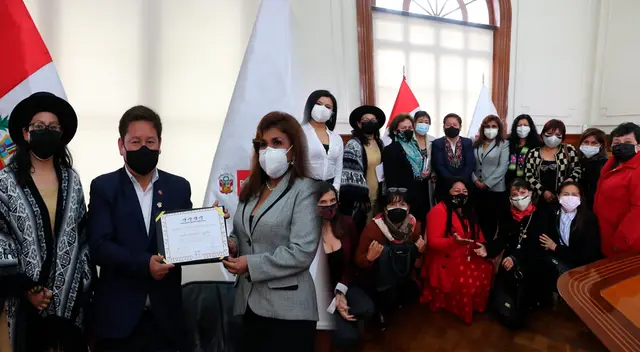 Guido Bellido fue reconocido por su trabajo a favor de la mujer peruana