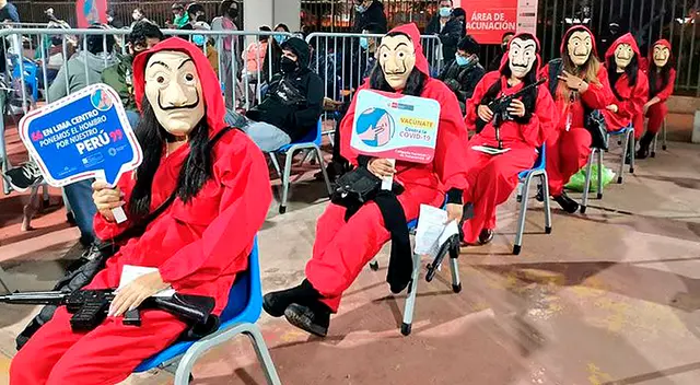 Jóvenes disfrazados causaron sensación en el Campo de Marte. Jóvenes disfrazados causaron sensación en el Campo de Marte.