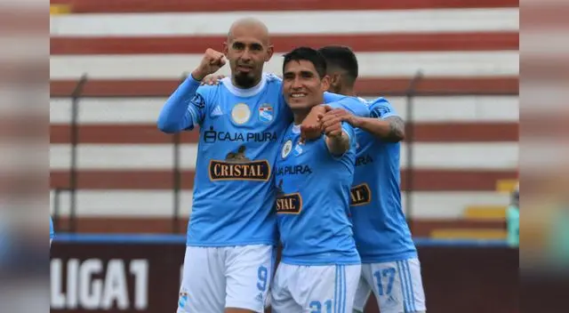 Riquelme y Avila fueron los protagonistas en la goleada del Cristal 5-2 a Alianza Atlético