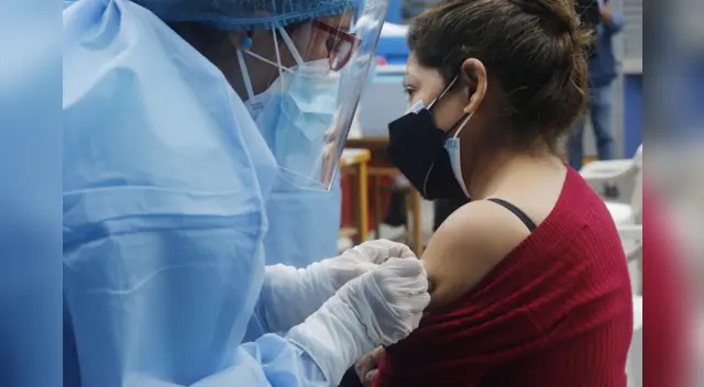 Mientras se avance en la vacunación de jóvenes las aulas volverán a ocuparse.