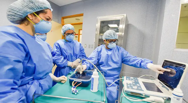 Enfermeras se capacitan durante la pandemia.