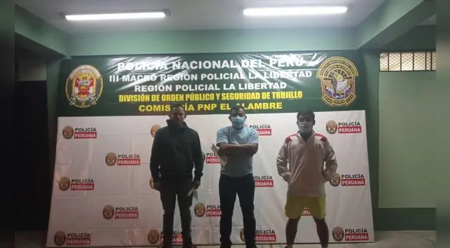 Sujetos fueron trasladados a la comisaría para las investigaciones Sujetos fueron trasladados a la comisaría para las investigaciones