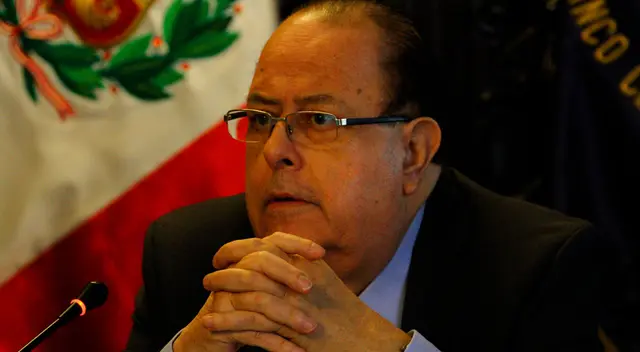 Julio Velarde aseguró que si el Poder Ejecutivo da señales de confianza ello podría ayudar a una mejor apreciación del sol. Julio Velarde aseguró que si el Poder Ejecutivo da señales de confianza ello podría ayudar a una mejor apreciación del sol.