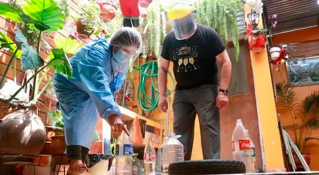 Se debe evitar juntar agua en recipientes como macetas, botellas u otros Se debe evitar juntar agua en recipientes como macetas, botellas u otros