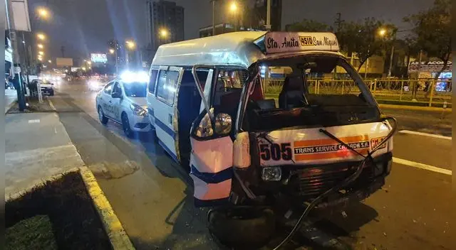 combi choca contra poste de luz combi choca contra poste de luz
