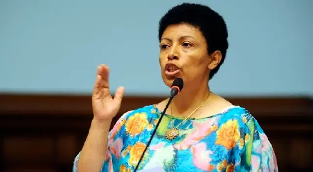 Martha Moyano se altera en sesión del pleno