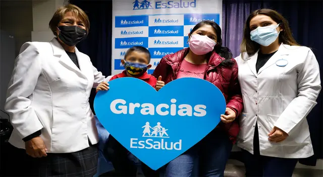 El niño y su mamá agradecieron a los médicos de EsSalud El niño y su mamá agradecieron a los médicos de EsSalud