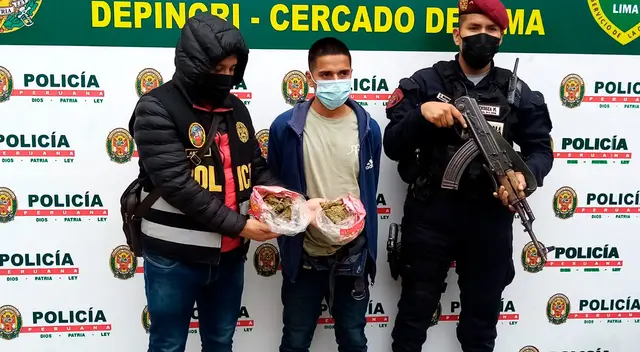 Sujeto escondía droga en bolsas de panetón. Sujeto escondía droga en bolsas de panetón.